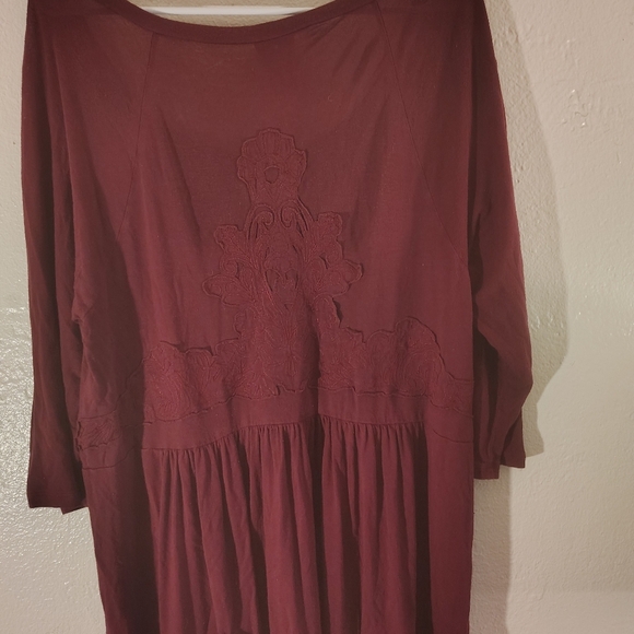 Torrid Women's Burgundy/purplish stylish Top Casual size 0, floral print on back - Picture 9 of 10